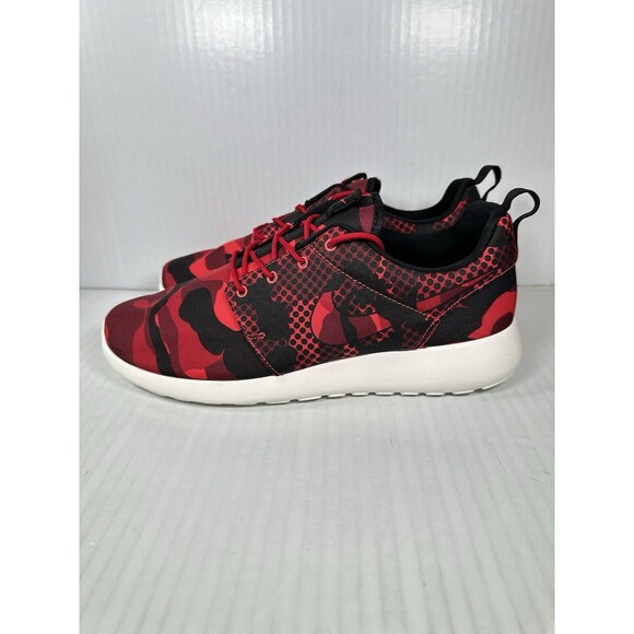 Size 10 Men’s Nike Roshe One Red Black Print Shoe Sneaker 655206-606 NEW - Picture 3 of 8